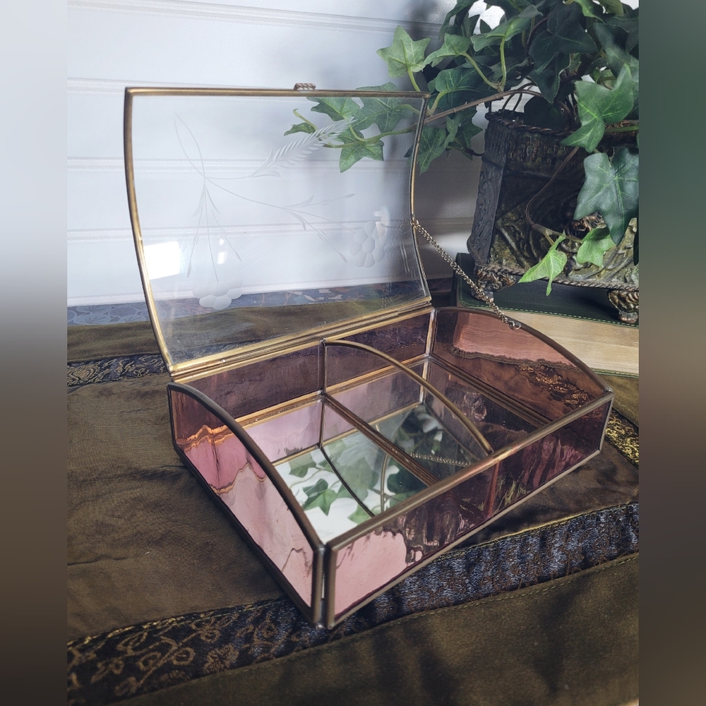 Vintage glass and brass jewelry box - Picture 1 of 3